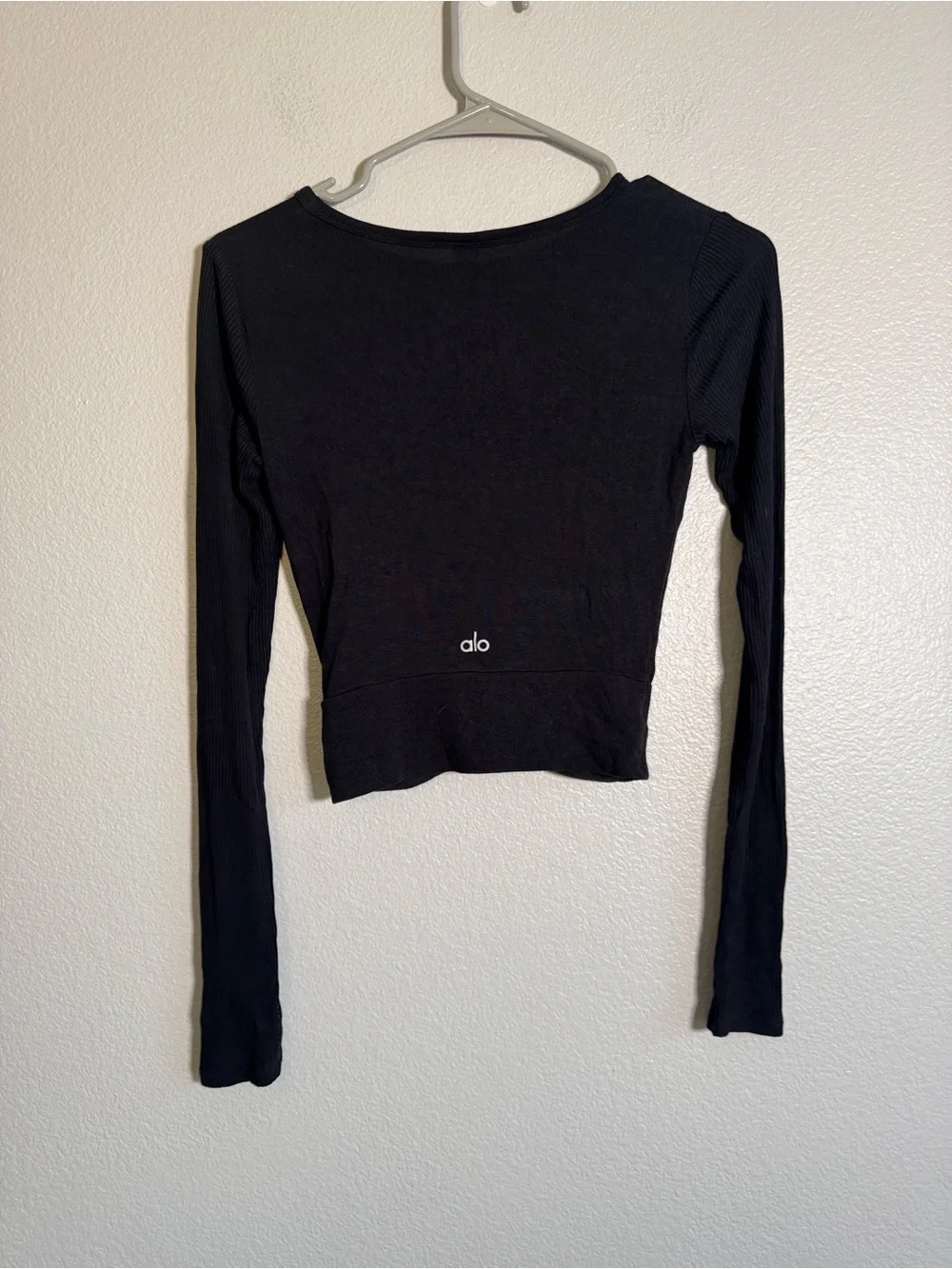 ALO Yoga Cover Long Sleeve in Black - S